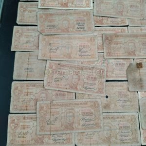 Lote de Billetes Uruguayos "Un Peso" y Moneda Antigua - imagen 6