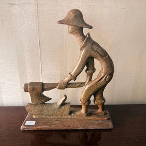 Lote anterior: Figura de Hombre Trabajando con Hacha en Piedra Jabón