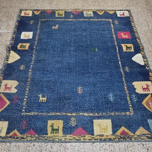 Alfombra Grande Azul con Diseños Geométricos y Animales - imagen 3