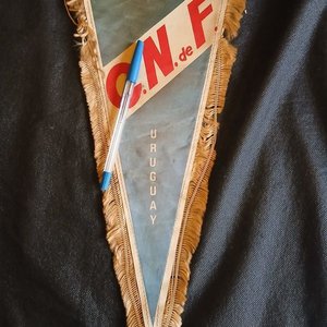 Banderín de Época Club Nacional de Football Uruguay con Flecos - imagen 2