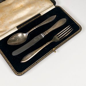 Juego de Cubiertos Infantiles de Plata Inglesa con Estuche - imagen 3