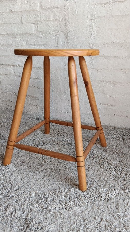Taburete de Madera Rústico con Patas Estabilizadas - imagen 1
