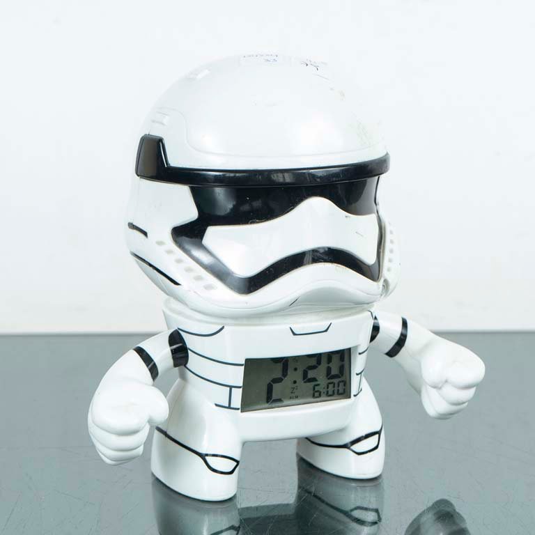 Lote siguiente: Reloj de despertador Star Wars con figura Stormtrooper