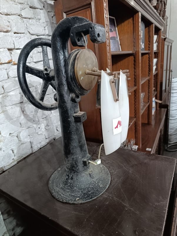 Farol Decorativo Antiguo de Hierro y Vidrio