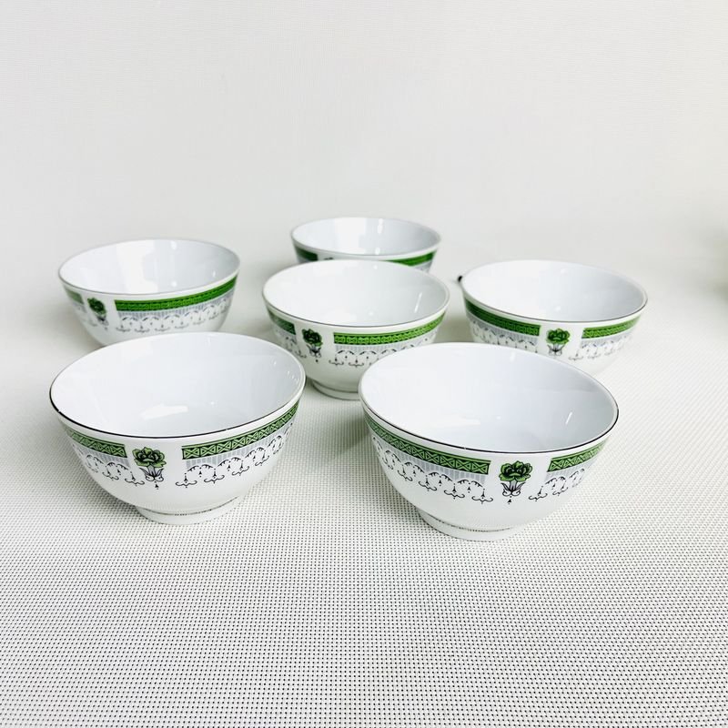 Colección de porcelana blanca con diseños florales y verde - imagen 2