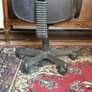 Silla de Oficina Ergonómica Vintage Negra con Ruedas - imagen 3
