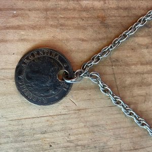 Cadena de Metal con Moneda Antigua Argentina de Colección - imagen 4