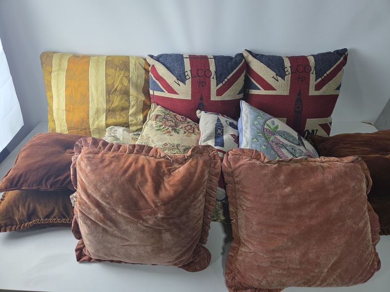 Lote siguiente: Gran lote de almohadones y cojines de excelente calidad