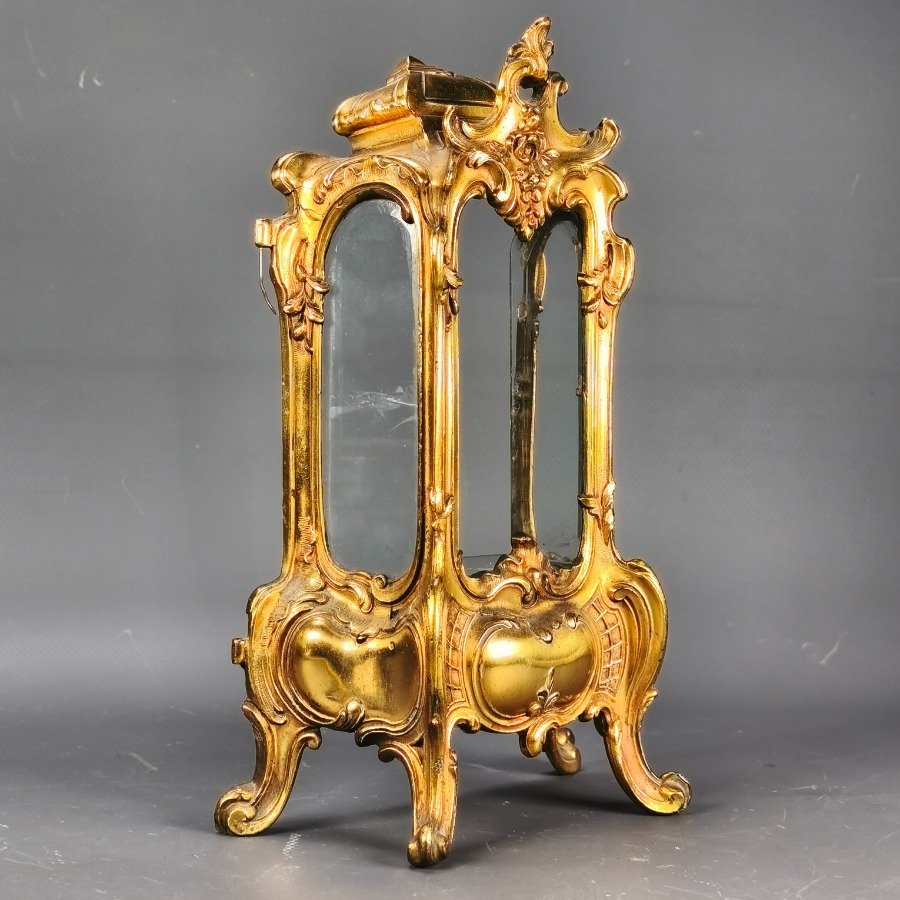 Vitrina de Bronce con Diseño Ornamental - imagen 6