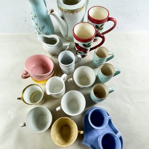 Jarra, Tetera y Tazas de Cerámica Celeste y Otros Colores - imagen 2