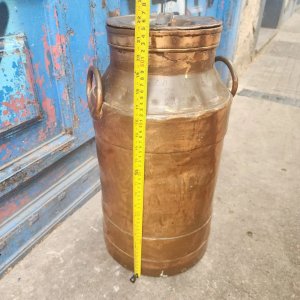 Tarro de Leche Antiguo de Bronce con Tapa y Cadena - imagen 9