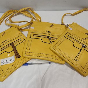 Lote de 4 Carteras Amarillas Tipo Morral en Eco Cuero - imagen 3