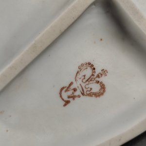 Grupo en Porcelana Biscuit Sellado: Madre con Niños y Gato - imagen 13