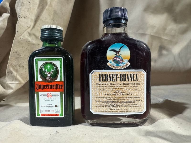 Lote de Botellas Selladas: Jägermeister y Fernet Branca Originales