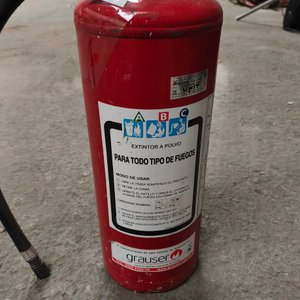 Extintor Portátil Rojo Grauser con Manguera y Manómetro - imagen 2