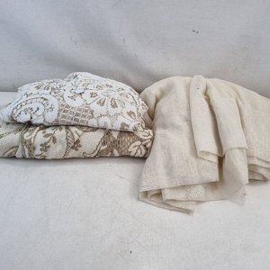 L 049 - 3 Piezas - Lote de tres cortinas en variados estilos y diseños, ideales para redecorar o reciclar - Varias texturas y medidas - imagen 2