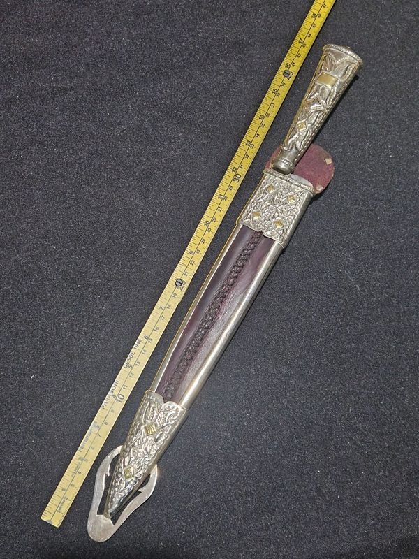 Cuchillo de Hoja Larga con Vaina Decorada Estilo "Picasso" - imagen 1