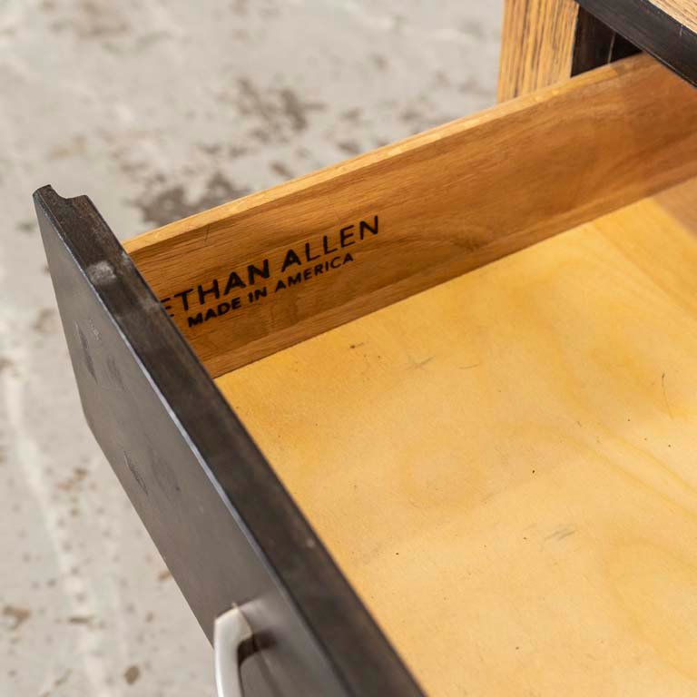 Mesa ratona con dos cajones de madera - imagen 2