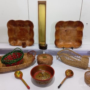 Lote anterior: Lote de 13 piezas: Fuentes de madera, cuencos, canastas y adornos