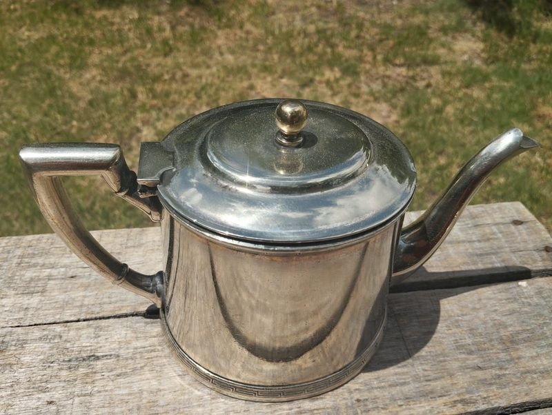 Lote anterior: Tetera de metal con diseño antiguo