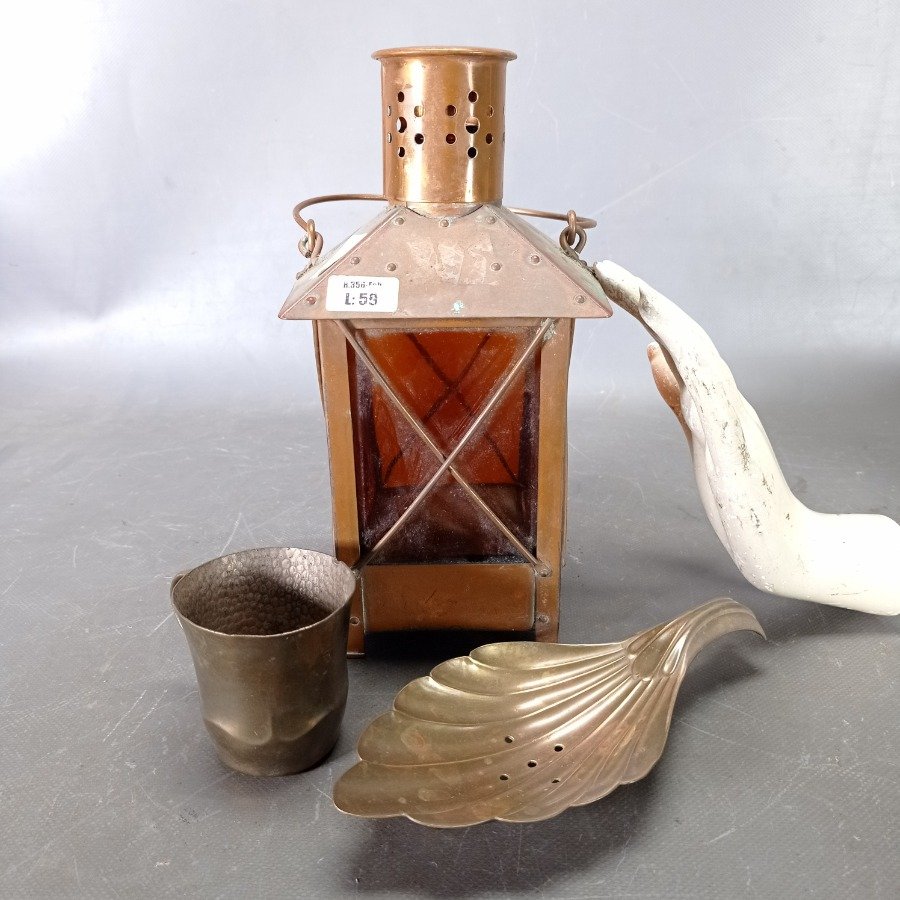 Conchilla, vaso con asa en bronce y licorera musical de color ámbar - imagen 6