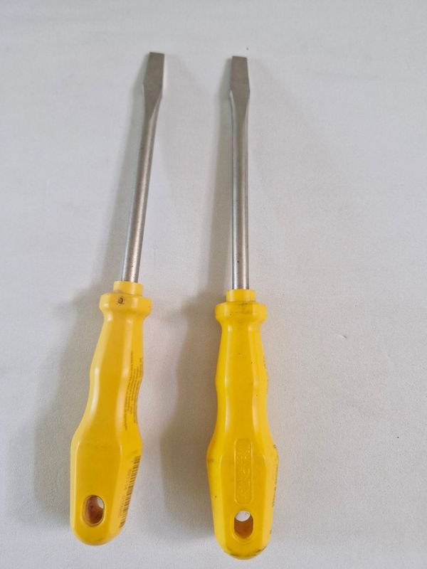 Lote siguiente: Destornilladores largos de 24 cm