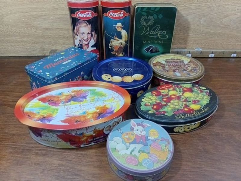 Lote de Latas de Galletitas Coleccionables: Coca Cola, Walkers y Más