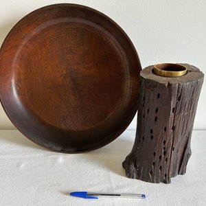 Set de Adornos Rústicos: Plato de Madera y Portavela de Tronco - imagen 1