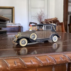 Réplica Auto Clásico a Pila Años 20-30 Metal Negro y Crema - imagen 1