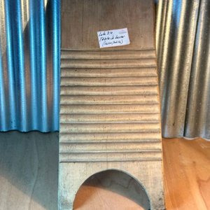 Lote siguiente: Tabla de lavado (pequeños orificios de polillas pero antiguas)