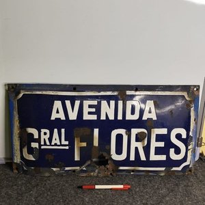 Chapa Esmaltada Antigua "Avenida Gral. Flores" - imagen 1