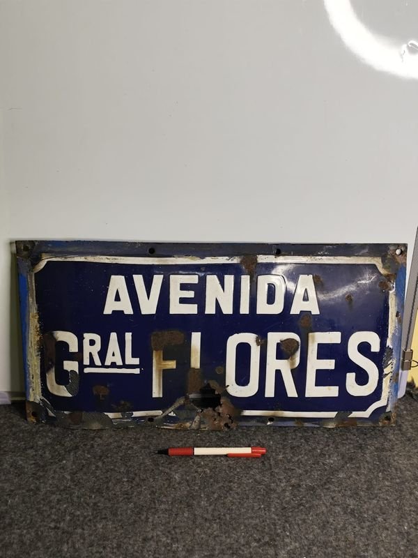 Chapa Esmaltada Antigua "Avenida Gral. Flores"