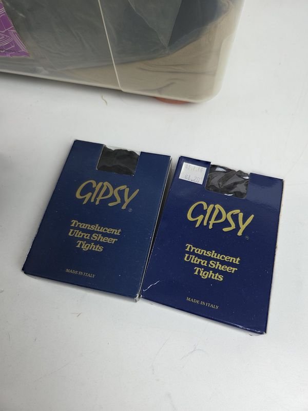Caja repleta de medias nuevas para dama - imagen 3