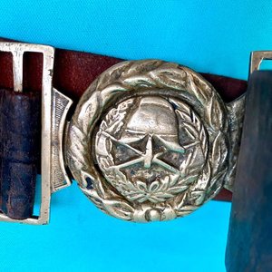 Lote anterior: Antiguo cinto de bombero hebilla en bronce.