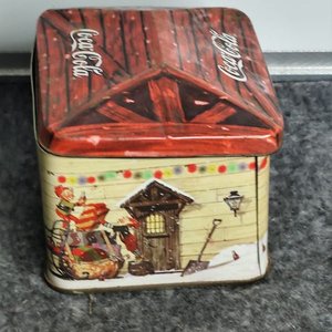 Lata Coca-Cola Decorada con Vela Aromática Navideña - imagen 4