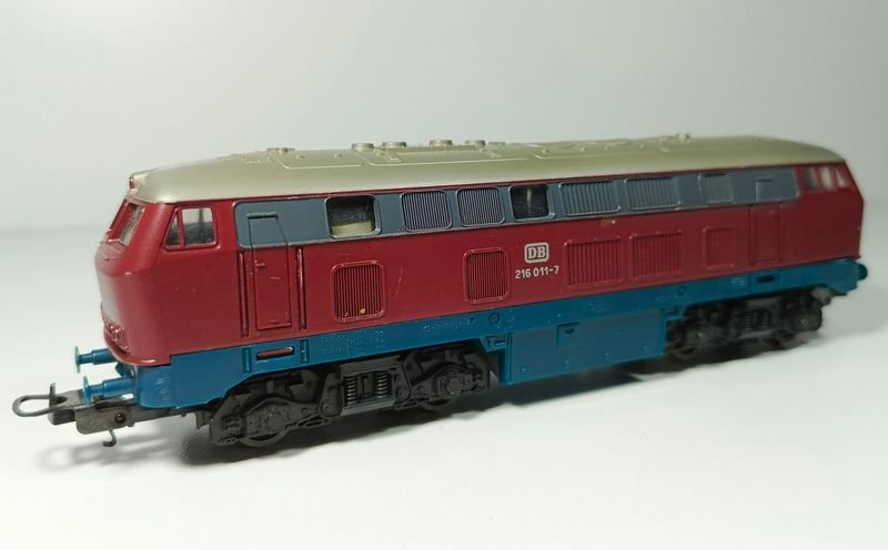 Lote siguiente: Locomotora motorizada DB 216 011-7 a escala HO