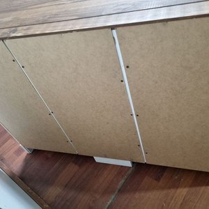 Aparador Blanco Mate con Tapa Madera Natural y Herrajes de Hierro Forjado - imagen 4