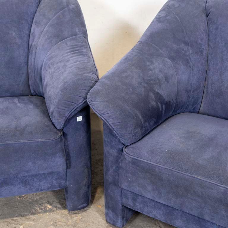 Muebles de living tapizados en tela azul - imagen 3