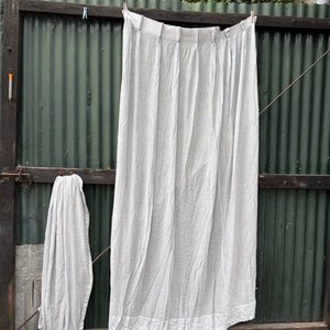Lote anterior: Juego de 2 Cortinas Blancas con Rayas Finas
