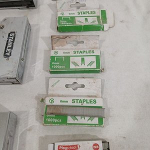 Lote de 3 Engrampadoras Stanley con Cajas de Grampas - imagen 3