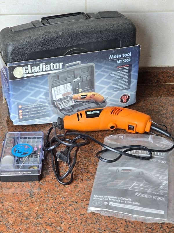 Minitorno Gladiator MT 500 con Accesorios y Maletín
