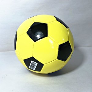 Lote de 3 Pelotas de Fútbol: Amarilla Clásica, Negra con Diseño y Amarilla con Diseño - imagen 2