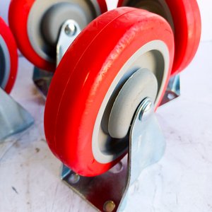 Lote de 10 Ruedas Rojas con Base Fija - imagen 4