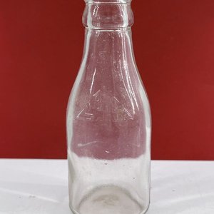 Lote siguiente: Botella Antigua de Vidrio Transparente con Logo "Galiep" y Número "4357"