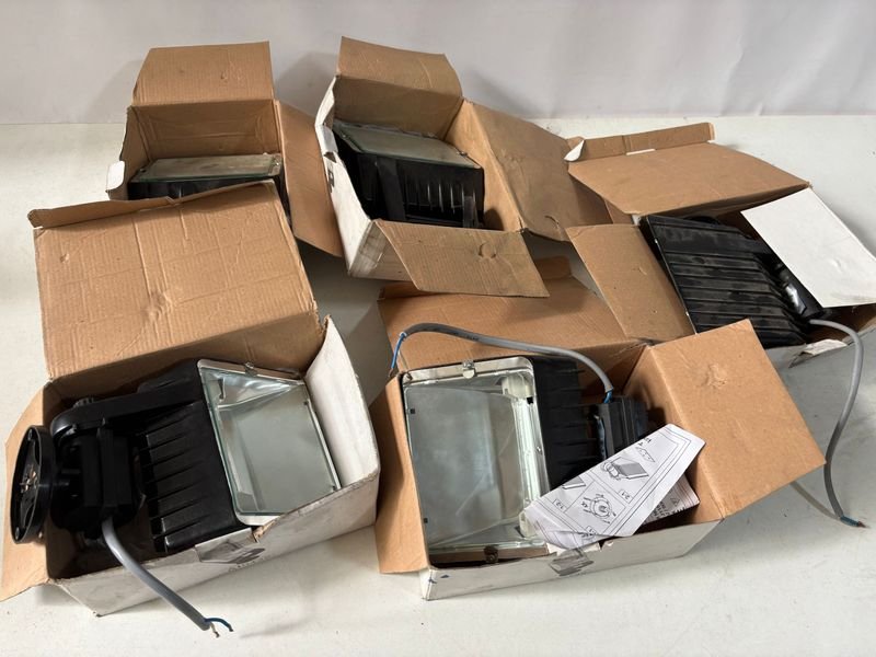 Lote anterior: Caja con focos desconocidos para la venta