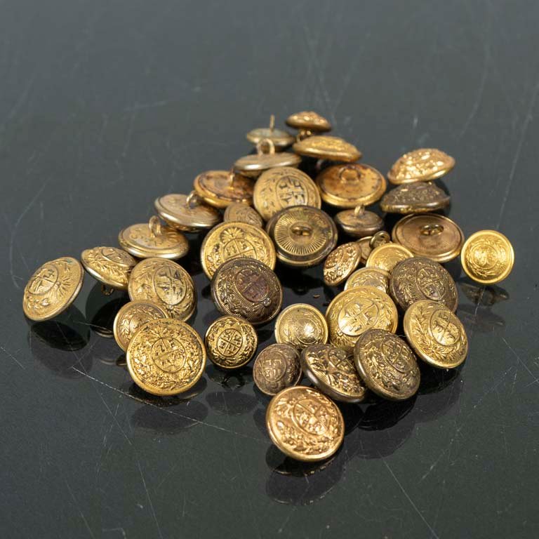 Lote siguiente: Lote de botones de oro con escudo de Uruguay