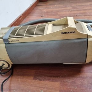 Aspiradora Electrolux Mondial 1500 Beige y Gris - Requiere Ajuste de Manguera - imagen 2