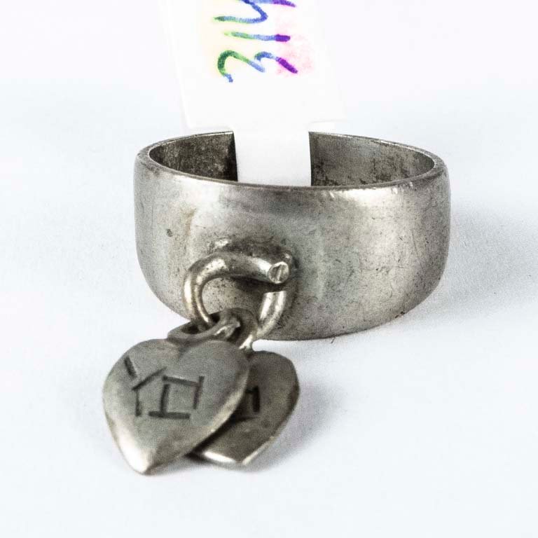 Anillo de plata con dijes - Precio: 4,6gr - Medidas: 16mm