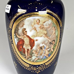 Florero de Porcelana Checa Decorado con Escena Mitológica - Altura 20 cm - imagen 2