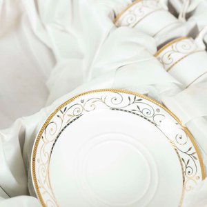 Juego de Café de Porcelana Blanca con Borde Dorado - 15 Piezas - imagen 2